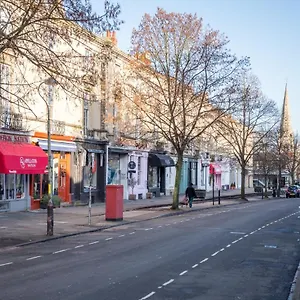  Apartment Ground Floor 2 Bedroom Town Centre
