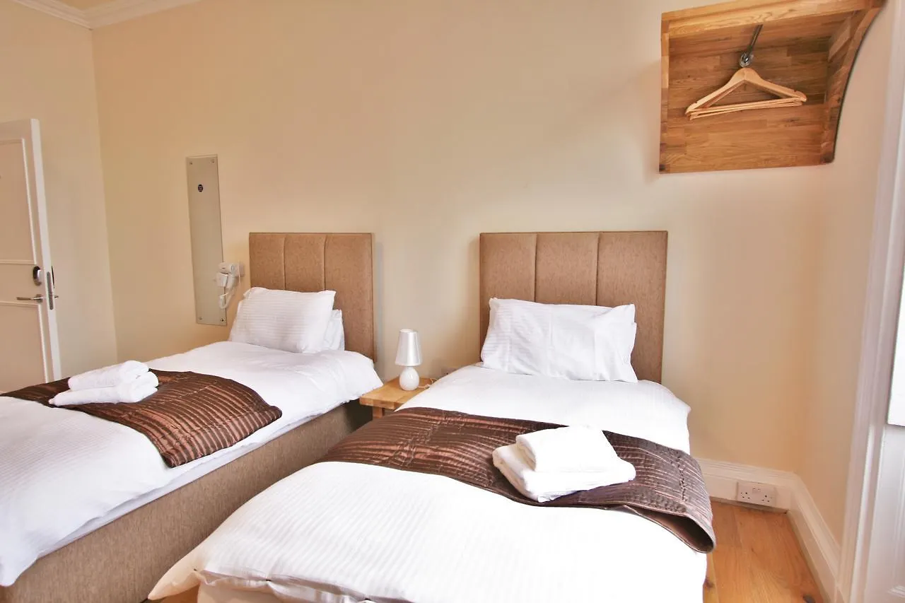 Central Studios Gloucester Place By Roomsbooked 첼튼엄 호텔